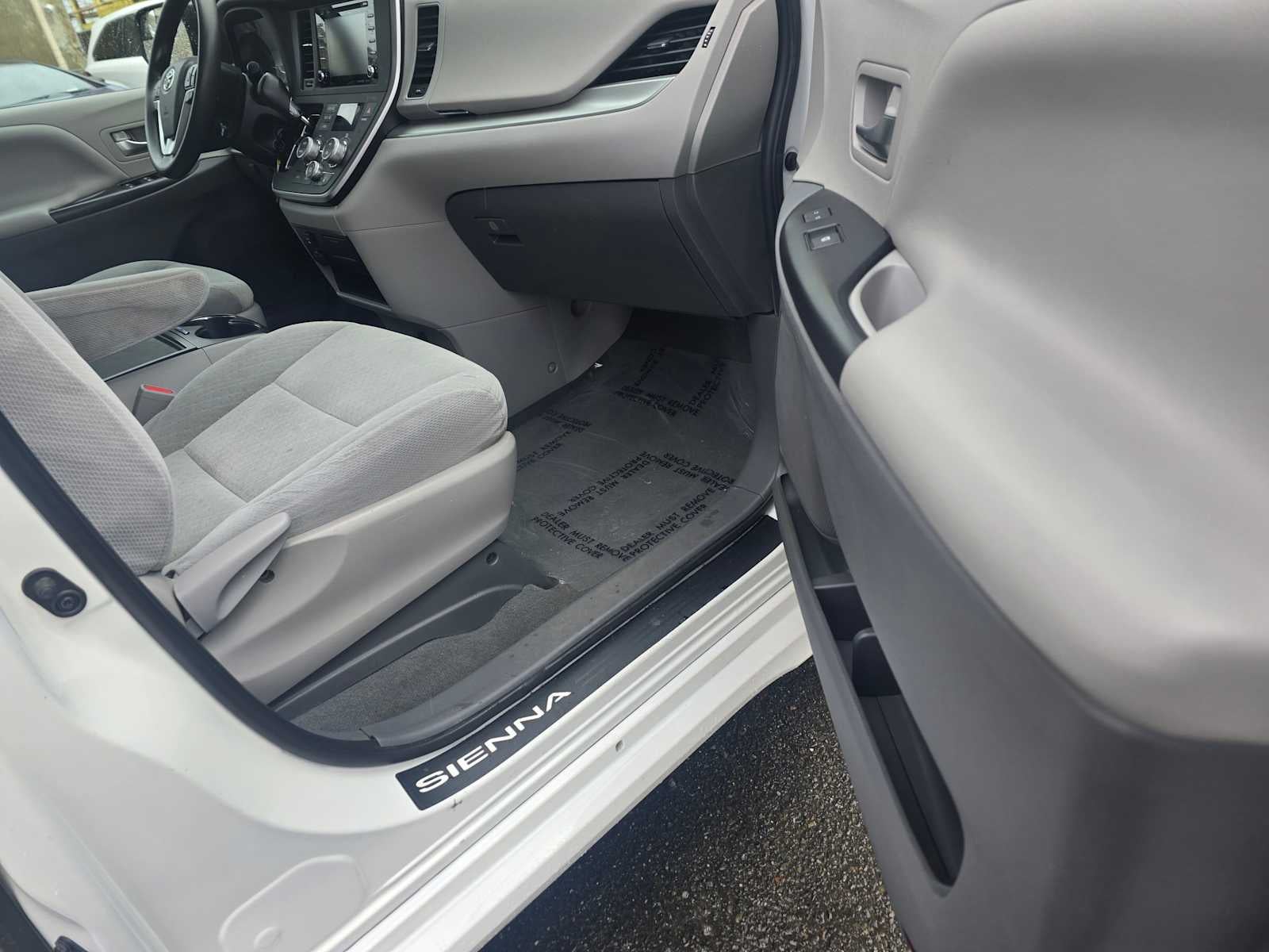 2020 Toyota Sienna LE
