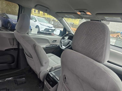 2020 Toyota Sienna LE