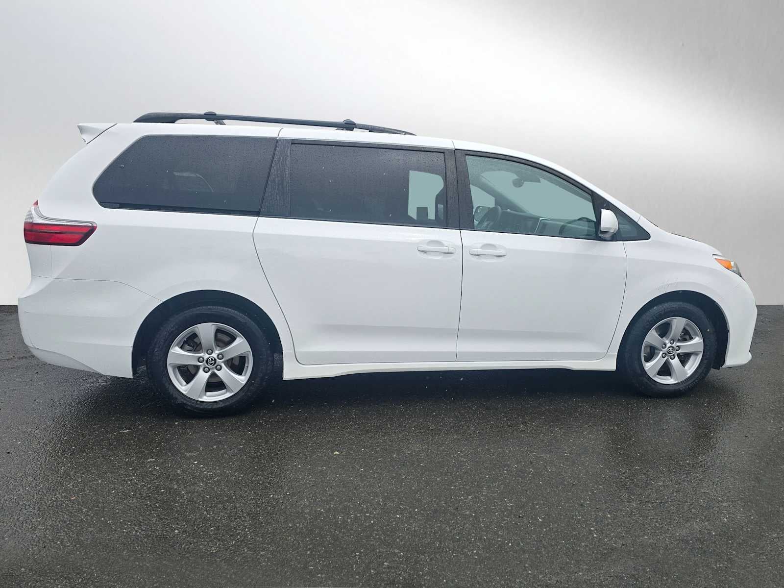 2020 Toyota Sienna LE