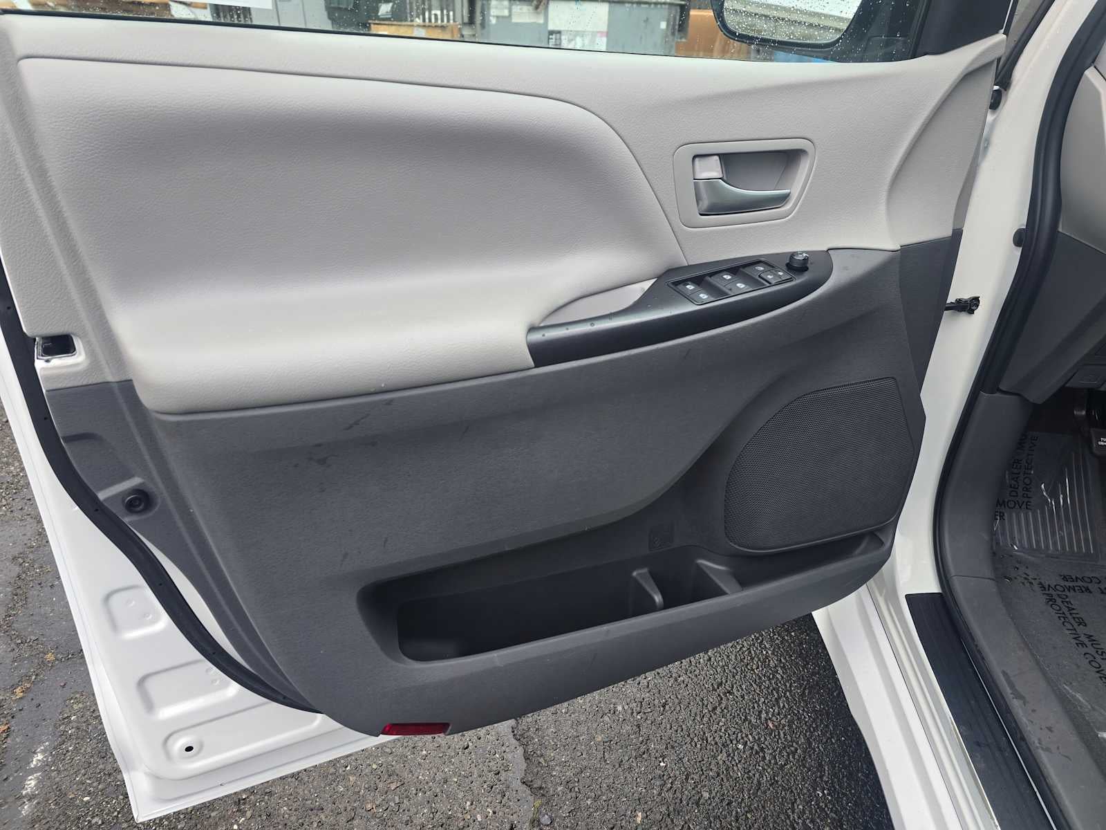 2020 Toyota Sienna LE