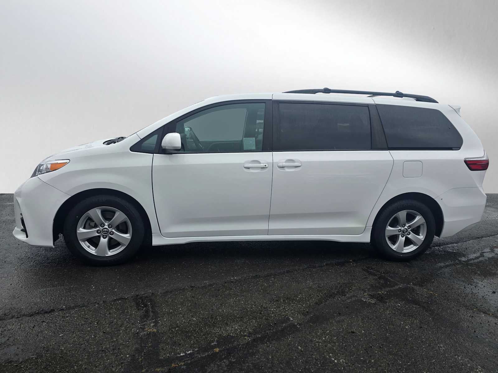 2020 Toyota Sienna LE