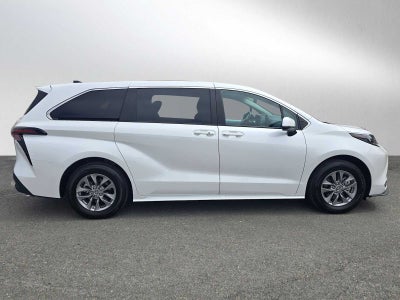 2025 Toyota Sienna XLE