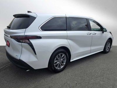 2025 Toyota Sienna XLE
