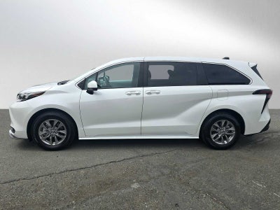 2025 Toyota Sienna XLE