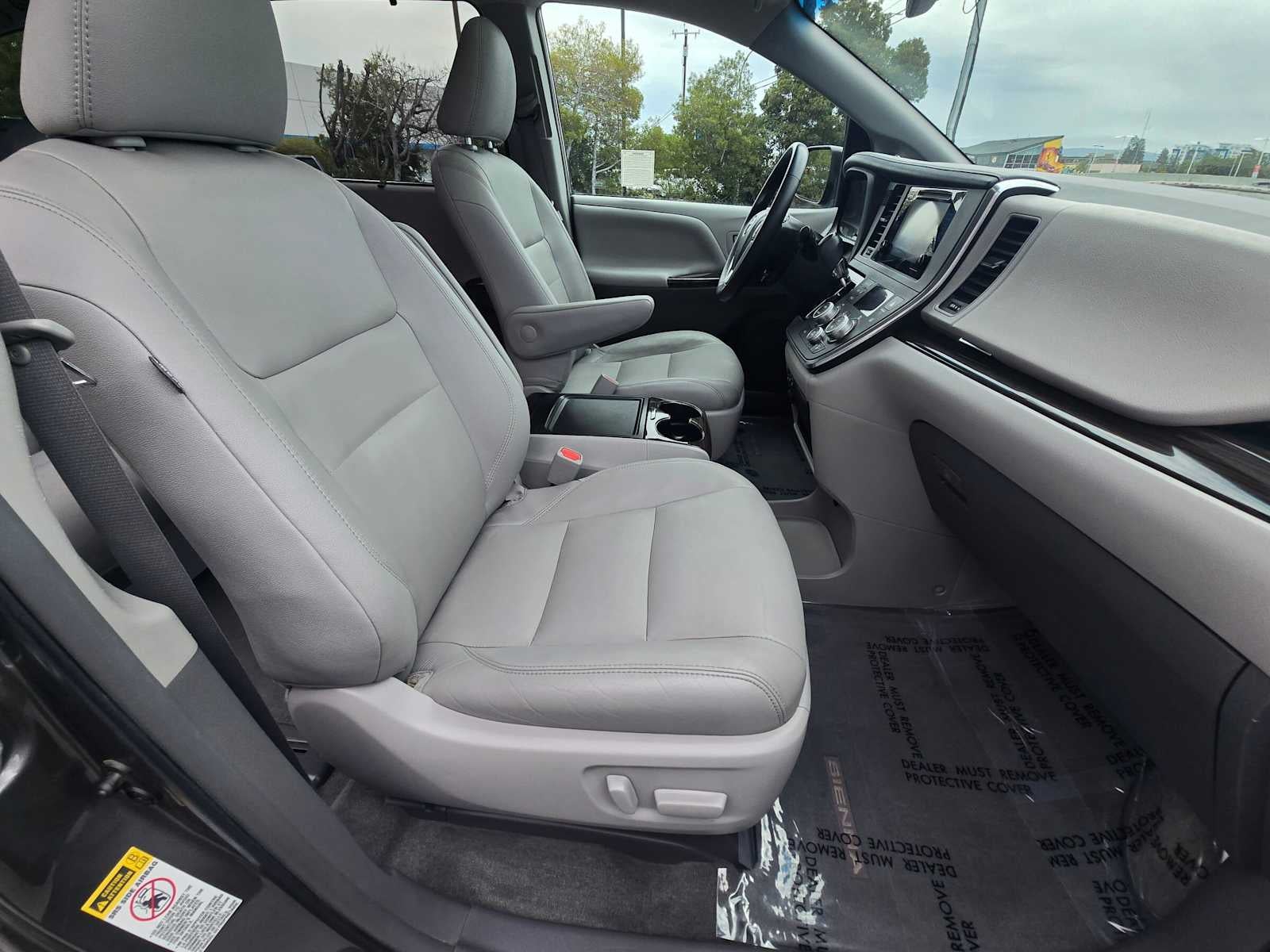 2017 Toyota Sienna XLE