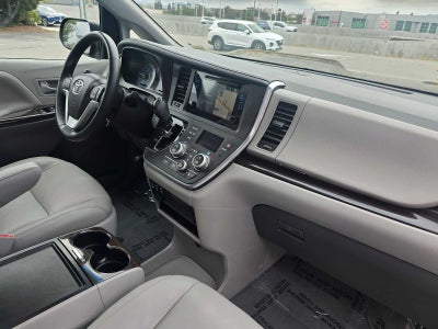 2017 Toyota Sienna XLE