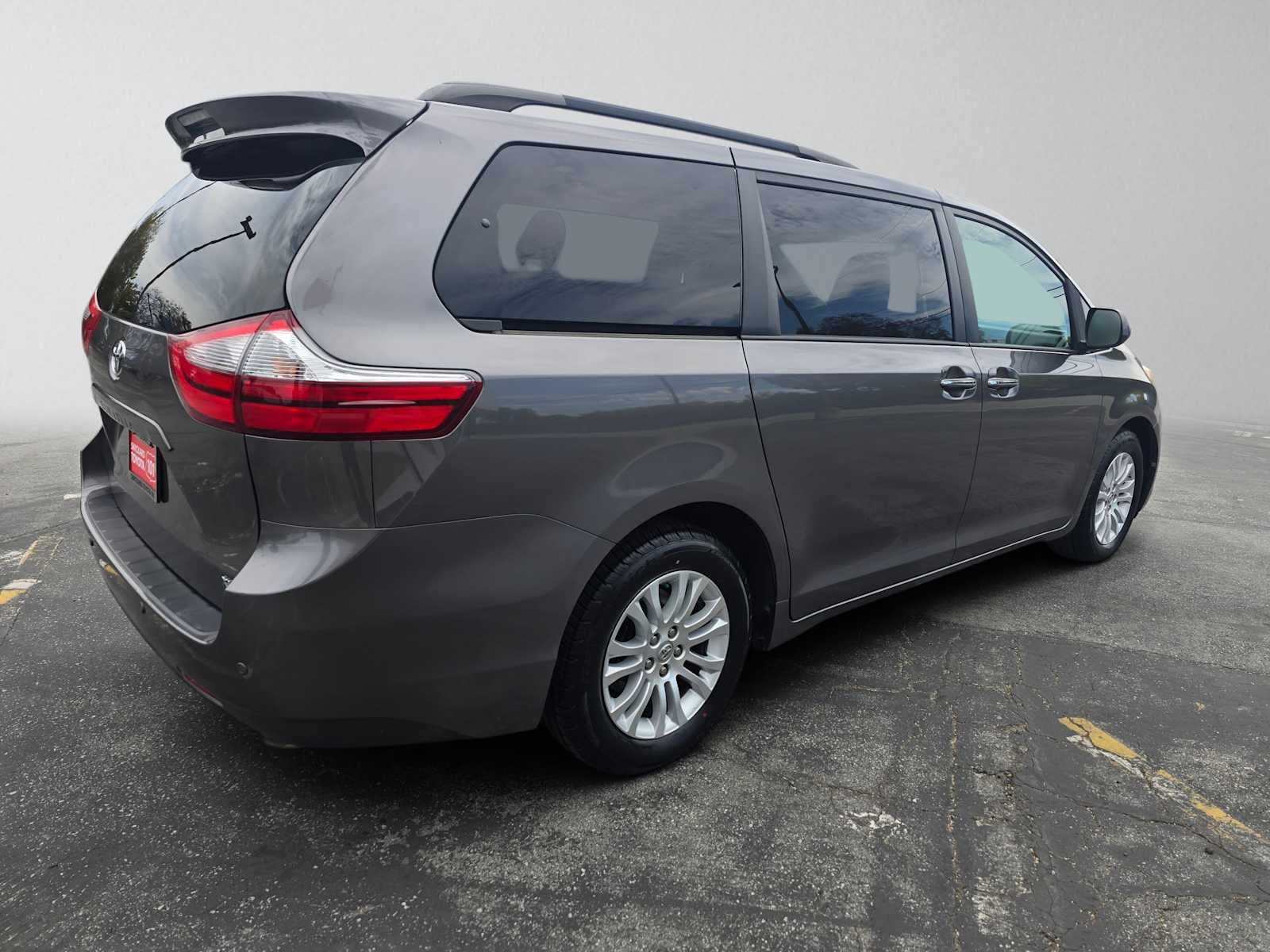 2017 Toyota Sienna XLE