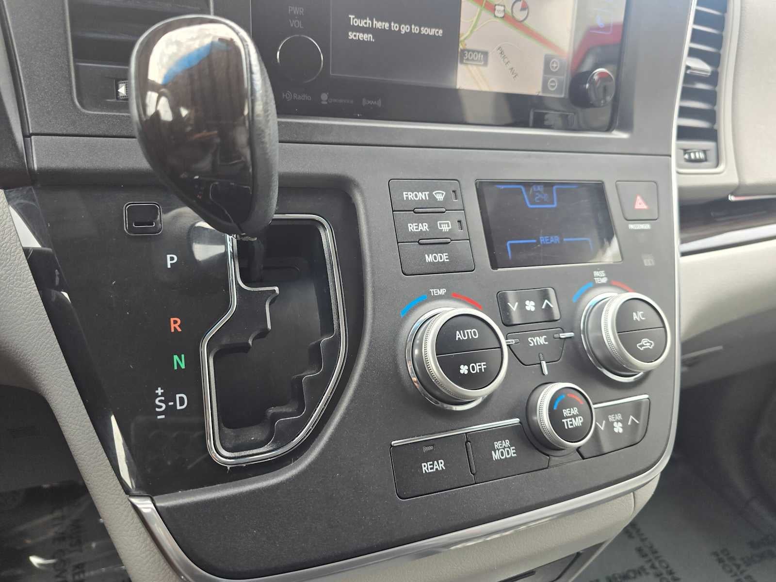 2017 Toyota Sienna XLE