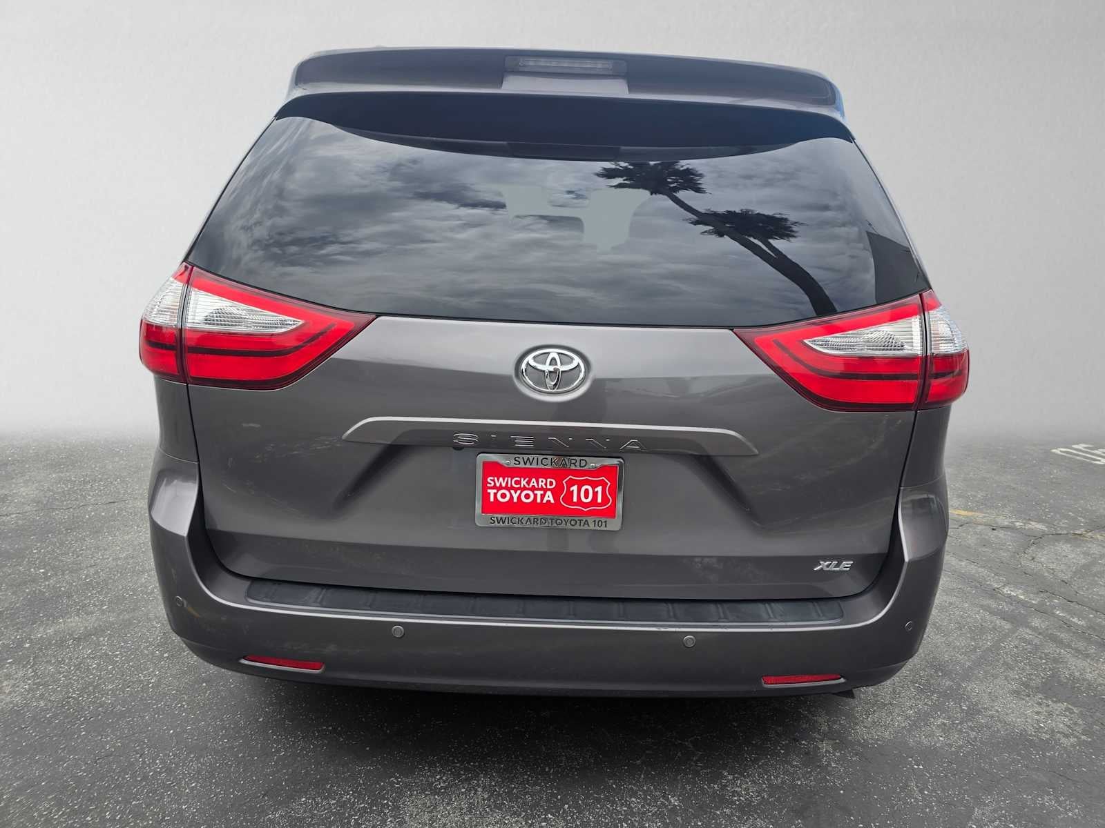 2017 Toyota Sienna XLE