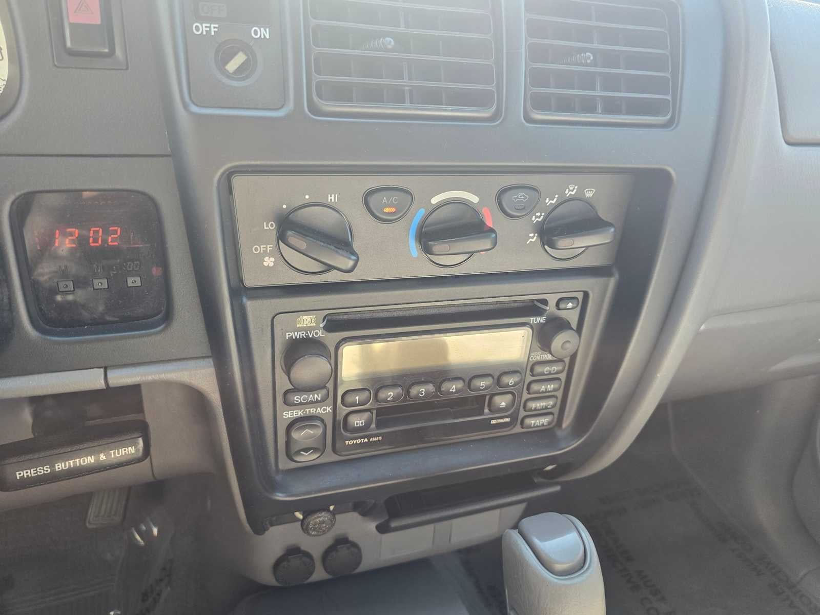 2004 Toyota Tacoma XtraCab Auto (Natl)