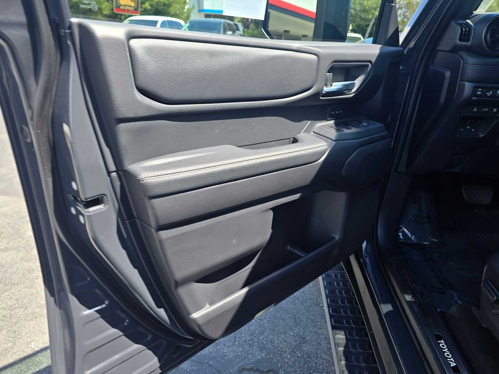 2025 Toyota Land Cruiser 4WD (Natl)