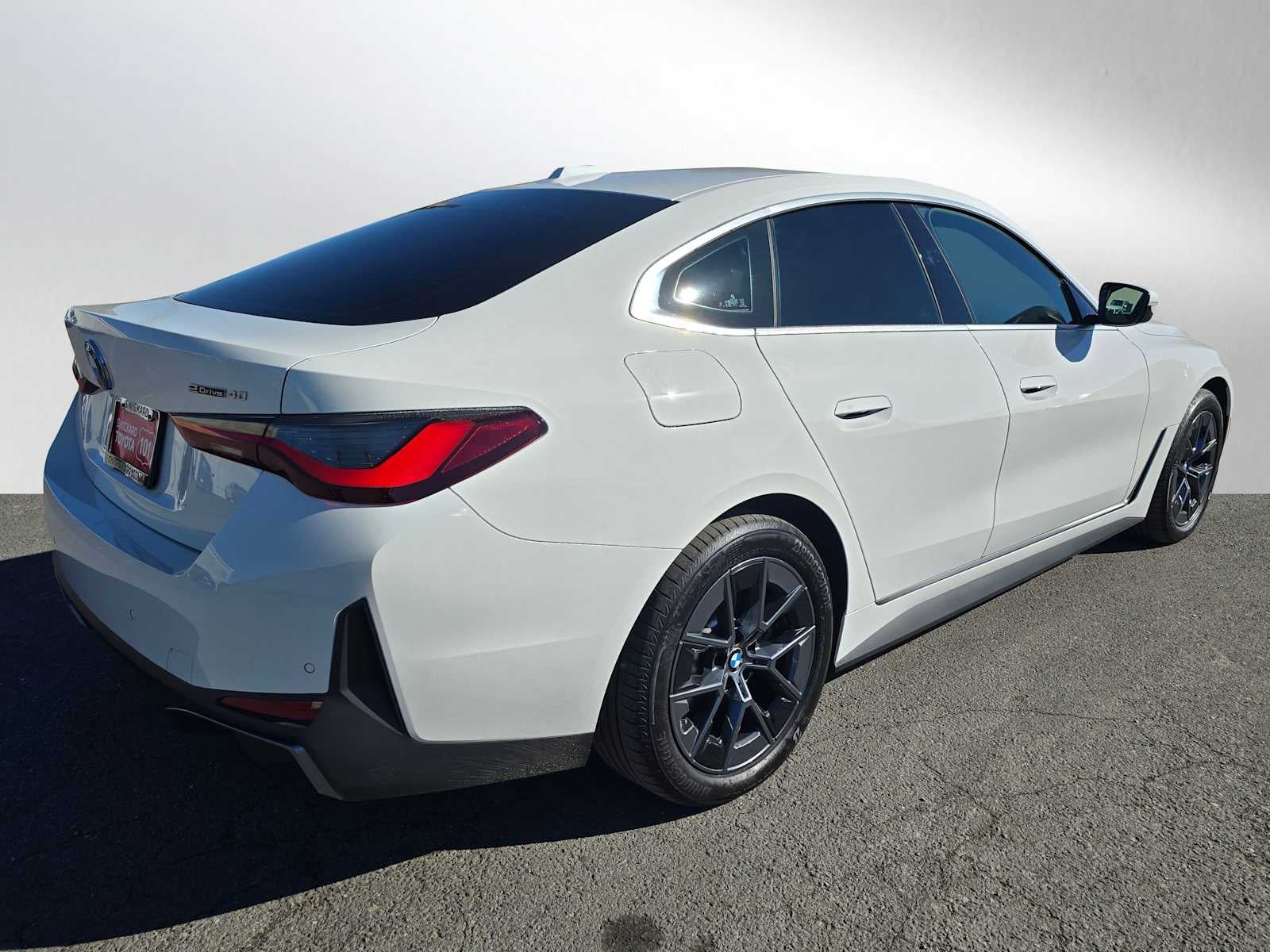 2025 BMW i4 eDrive40