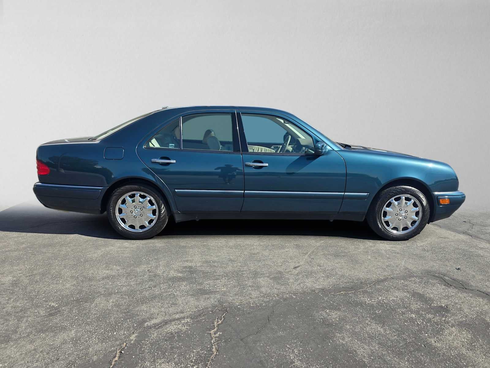 1999 Mercedes-Benz E320 4dr Sdn 3.2L