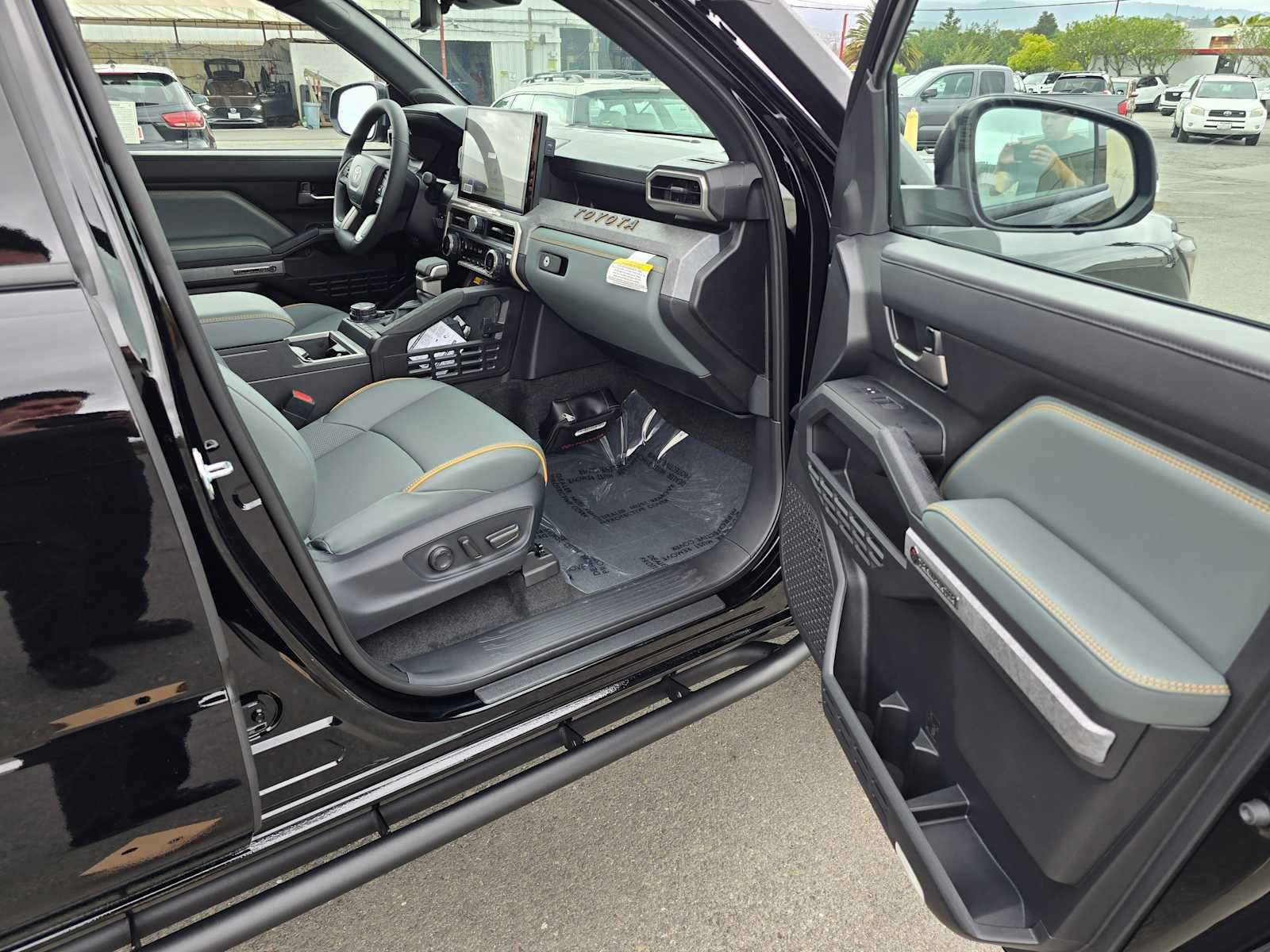 2025 Toyota Tacoma i-FORCE MAX Tacoma Trailhunter