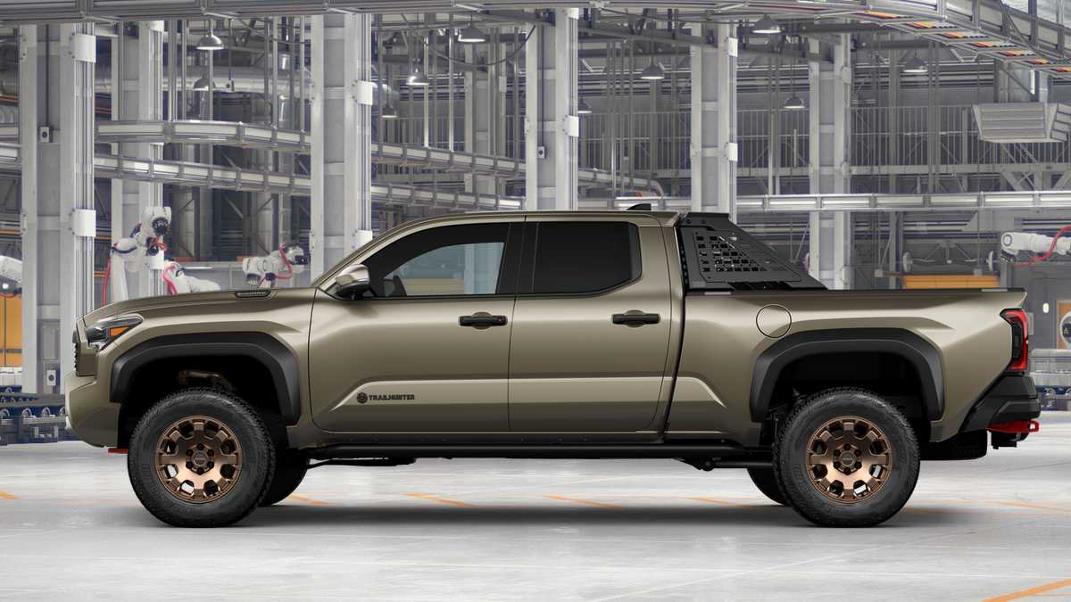 2026 Toyota Tacoma i-FORCE MAX Tacoma Trailhunter