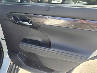 2026 Toyota Highlander Hybrid Platinum