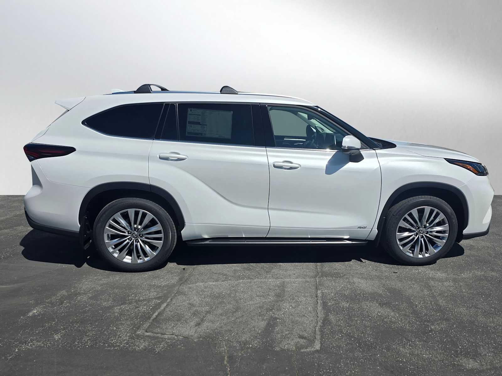 2026 Toyota Highlander Hybrid Platinum