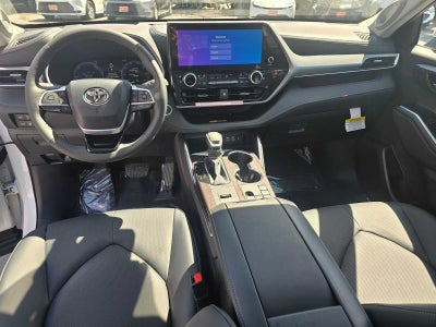 2026 Toyota Highlander Hybrid Platinum
