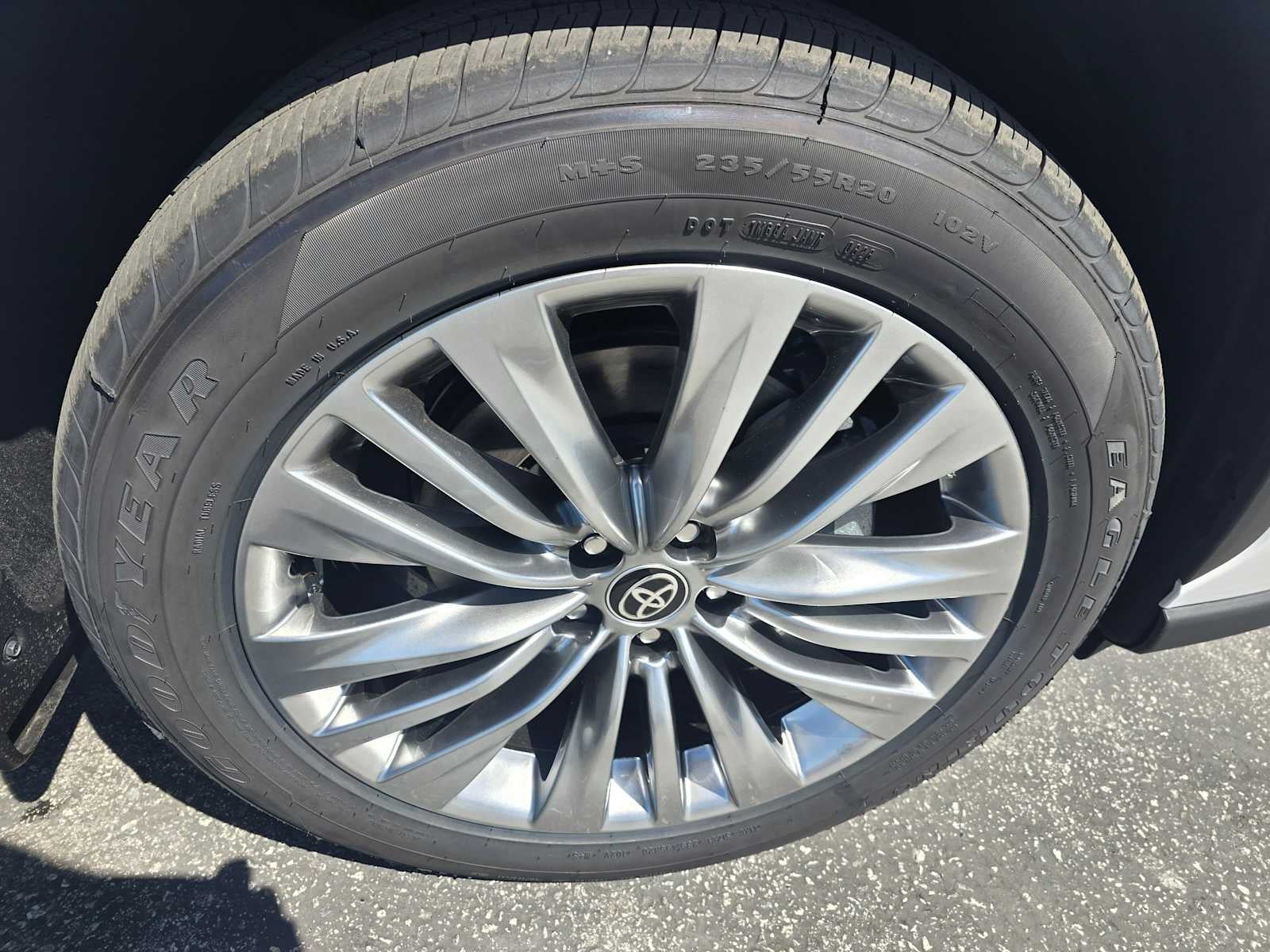 2026 Toyota Highlander Hybrid Platinum