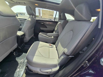 2026 Toyota Highlander Hybrid Platinum