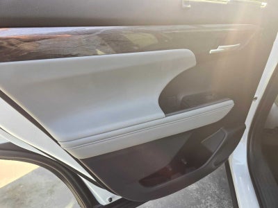 2026 Toyota Highlander Hybrid Platinum