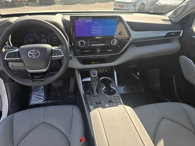 2026 Toyota Highlander Hybrid Platinum