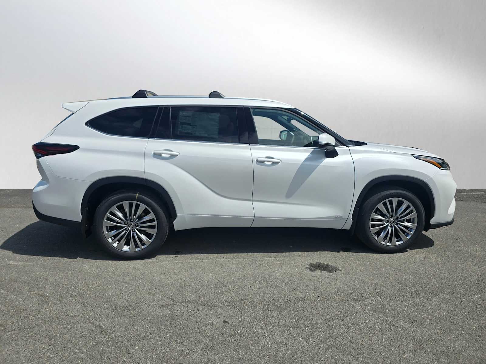 2026 Toyota Highlander Hybrid Platinum
