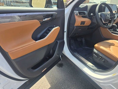 2026 Toyota Highlander Hybrid Platinum