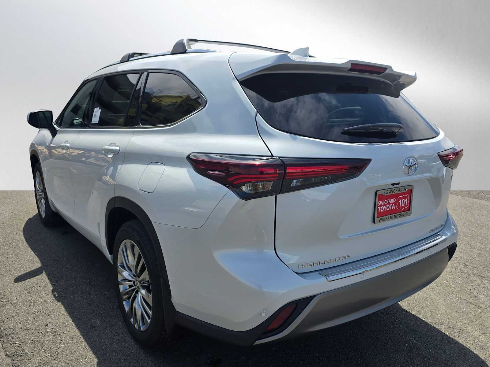 2026 Toyota Highlander Hybrid Platinum